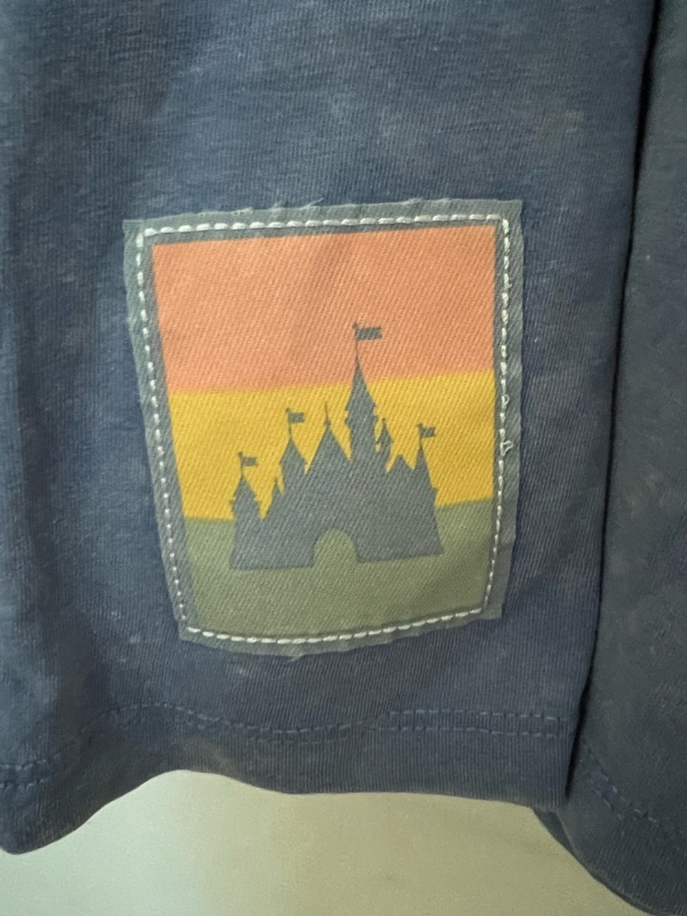 Disney believe in magic T-shirt with castle patch - Picture 2 of 5